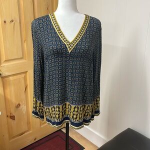 Tribal top